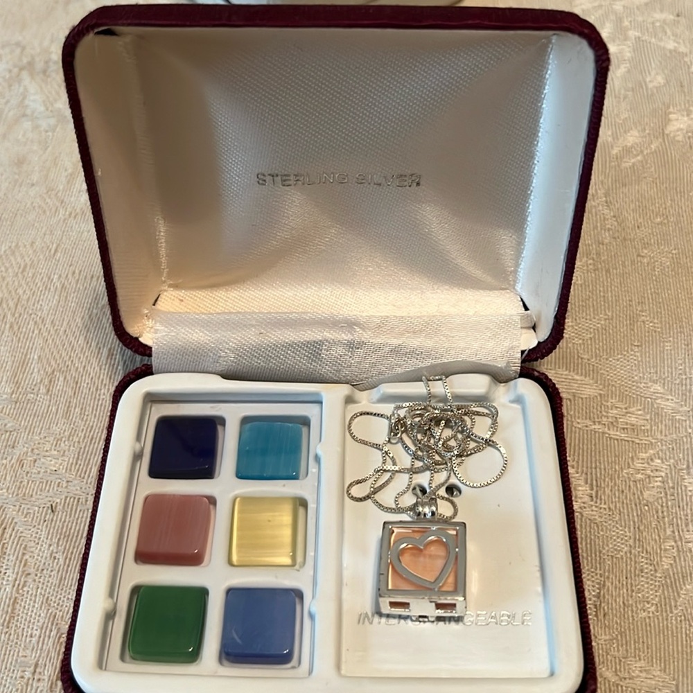 Interchangeable necklace
